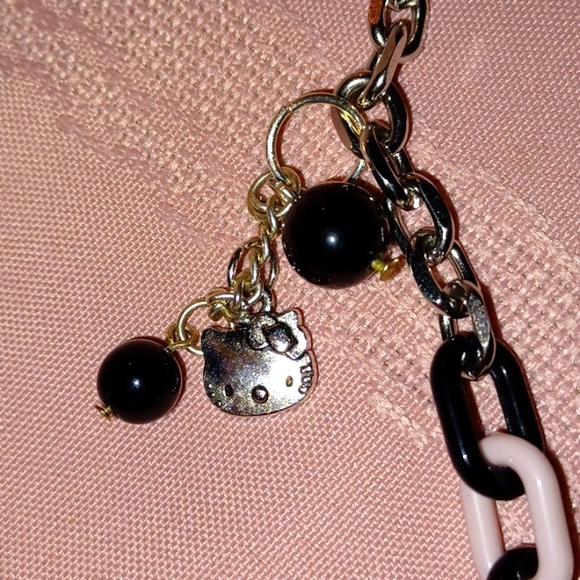 Kuromi Plush and Handmade Necklace - Picture 9 of 11